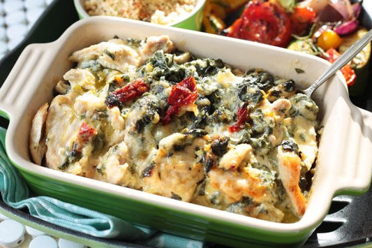 La Cuccina Tuscan Chicken - Sliced Oven-Baked Free Range Chicken in Spinach, Cream, and Sundried Tomato Sauce - Heat and Eat Tuscan Chicken Ready Meal